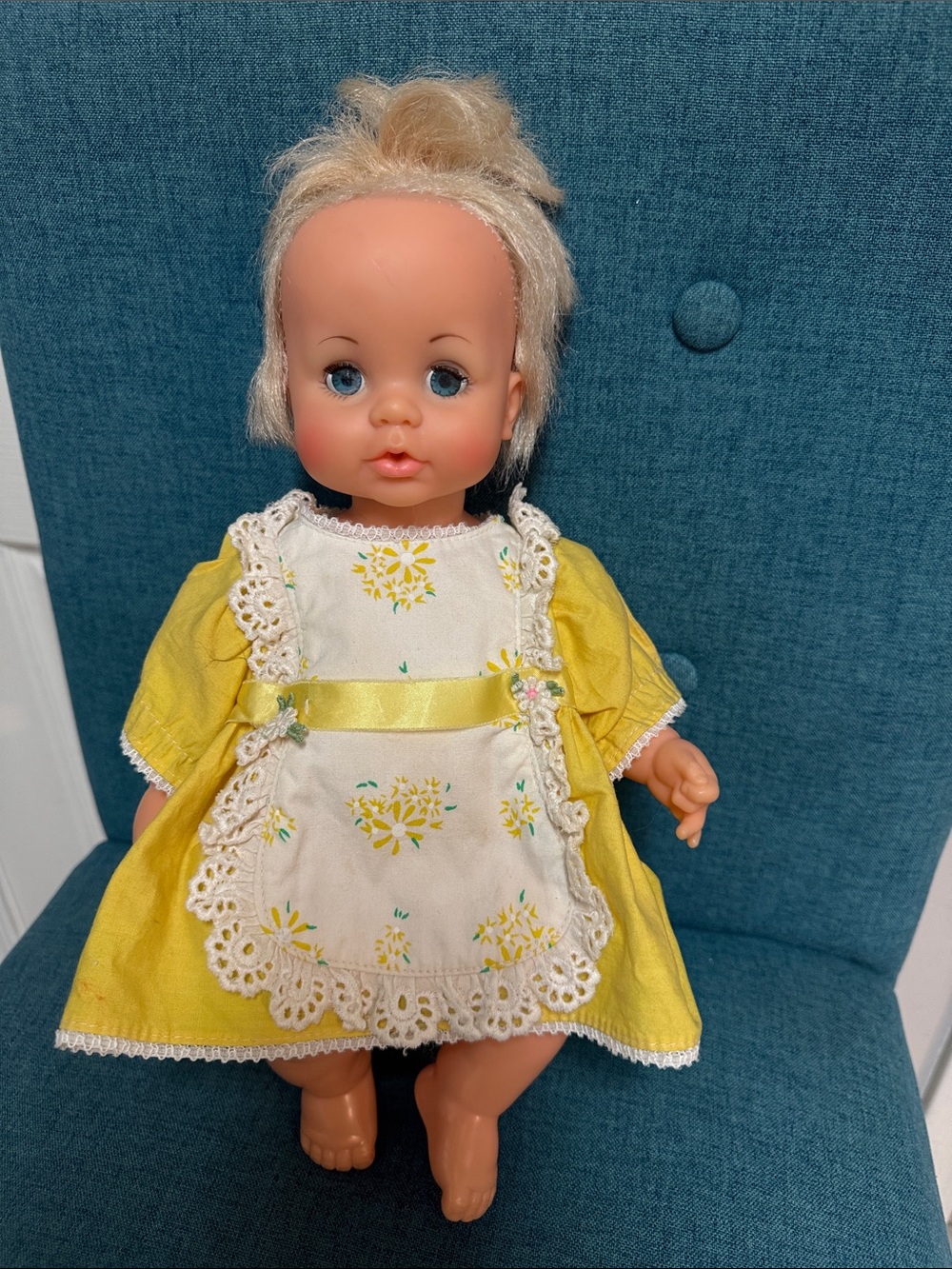 Vintage 1971 IDEAL TOY CORP Doll with Blonde Hair, Blue Ryes